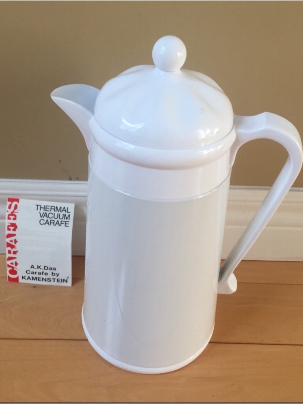 Vintage Thermal  Carafe - White
1 quart/4 cups
New in box Metal